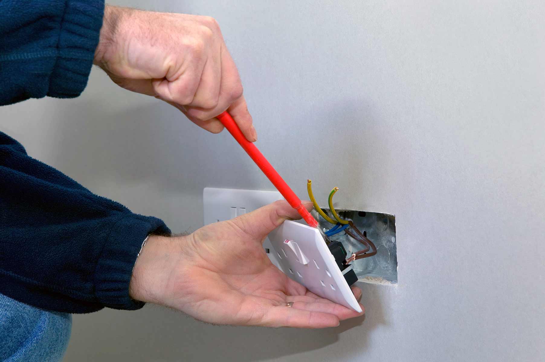 Our electricians can install plug sockets for domestic and commercial proeprties in Pratts Bottom and the local area. 